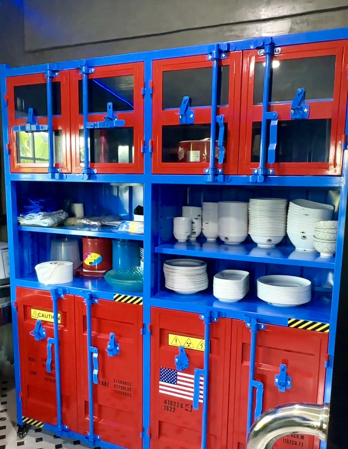 ตู้จานชามสไตล์ container